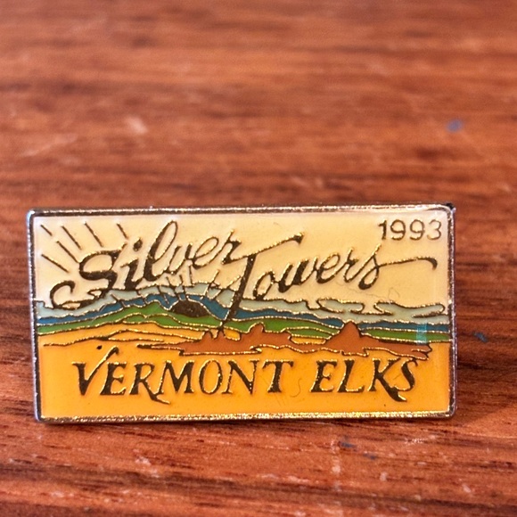 Jewelry - 1993 Vintage Collectible Silver Towers Vermont Elks Pin